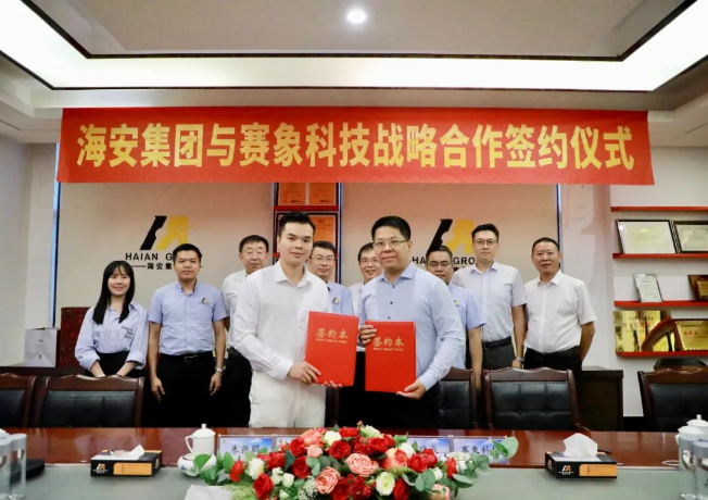 此次簽署的戰(zhàn)略合作協(xié)議標(biāo)志著雙方在長期穩(wěn)定的合作基礎(chǔ)上邁出了更深的一步。雙方將在產(chǎn)品設(shè)計(jì)、開發(fā)、應(yīng)用、質(zhì)量控制和生產(chǎn)制造等多個(gè)領(lǐng)域展開更全面、更深入的合作，充分發(fā)揮各自優(yōu)勢，實(shí)現(xiàn)資源的集成、互補(bǔ)、協(xié)同和共享，以提升整個(gè)行業(yè)的競爭力，推動(dòng)輪胎行業(yè)企業(yè)的持續(xù)高質(zhì)量發(fā)展。這一合作必將為雙方帶來更加燦爛的未來。