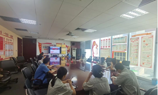 據(jù)了解，延長橡膠對2023年的發(fā)展制定了新的目標(biāo)，積極進(jìn)行經(jīng)營模式的調(diào)整以推動產(chǎn)銷平衡。他們堅(jiān)持著“擴(kuò)增量與調(diào)結(jié)構(gòu)”雙管齊下的原則，努力完成全年目標(biāo)任務(wù)。上半年，延長橡膠在全鋼市場完成了全年銷售目標(biāo)的58%，而在半鋼市場，銷售目標(biāo)達(dá)到了54%。