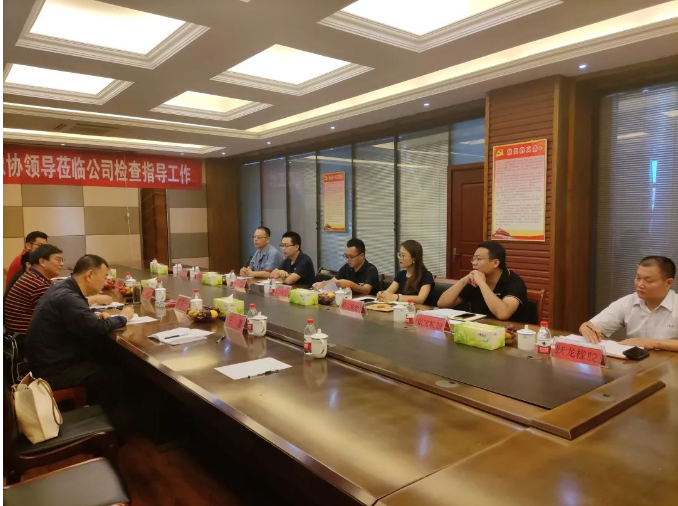 各調(diào)研企業(yè)匯報(bào)了近三年(2020-2022)以及今年1-8月份的生產(chǎn)經(jīng)營(yíng)情況，同時(shí)也分享了外貿(mào)出口過(guò)程中遇到的各種困難。值得一提的是，行業(yè)內(nèi)普遍存在的問(wèn)題包括外匯管制、美元短缺導(dǎo)致客戶付款延遲，對(duì)整體業(yè)務(wù)運(yùn)營(yíng)造成影響，同時(shí)也面臨著用工難、原材料價(jià)格波動(dòng)較大以及一些國(guó)家和地區(qū)認(rèn)證成本上漲的挑戰(zhàn)。