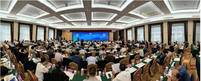 2023中國石油和化工企業(yè)500強發(fā)布會暨全面加快建設(shè)世界一流企業(yè)高峰論壇于近日在河南濮陽盛大召開。這一盛會的重頭戲是2023中國石油和化工企業(yè)500強排行榜的發(fā)布，令人矚目的是，有38家輪胎企業(yè)成功榜上有名。