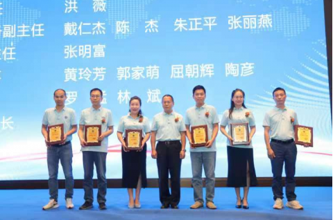 由中國塑料加工工業(yè)協(xié)會主辦，中國塑協(xié)密胺塑料制品專委會承辦的中國塑協(xié)密胺塑料制品專委會第二次會員大會暨密胺塑料制品高質(zhì)量發(fā)展研討會于9月16日在浙江·臺州喜來登酒店隆重召開。這次盛會吸引了來自全國各地的100余家生產(chǎn)企業(yè)、科研機(jī)構(gòu)、檢測認(rèn)證機(jī)構(gòu)以及貿(mào)易企業(yè)的代表，匯聚了塑料行業(yè)的精英。