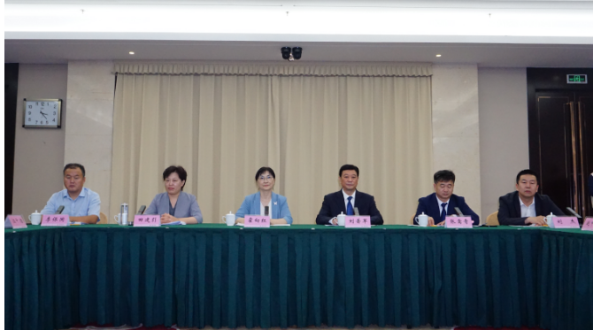 與會的涂料企業(yè)代表們紛紛對濮陽市營商環(huán)境表示贊賞，并表示將加強與濮陽政府的合作與交流，為濮陽涂料行業(yè)的高質(zhì)量可持續(xù)發(fā)展貢獻自己的力量。他們也一致認為，濮陽市政府為企業(yè)提供的卓越環(huán)境和服務將為涂料行業(yè)的未來帶來更多新動能。這次會議不僅拉近了企業(yè)與政府之間的距離，也為濮陽涂料產(chǎn)業(yè)的可持續(xù)發(fā)展注入了新的活力。