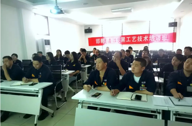 近期，邯鄲黑貓組織開展炭黑生產(chǎn)工藝技術(shù)培訓(xùn)，旨在提高員工的技能水平，優(yōu)化生產(chǎn)流程，以進(jìn)一步鞏固企業(yè)的生產(chǎn)實(shí)力。