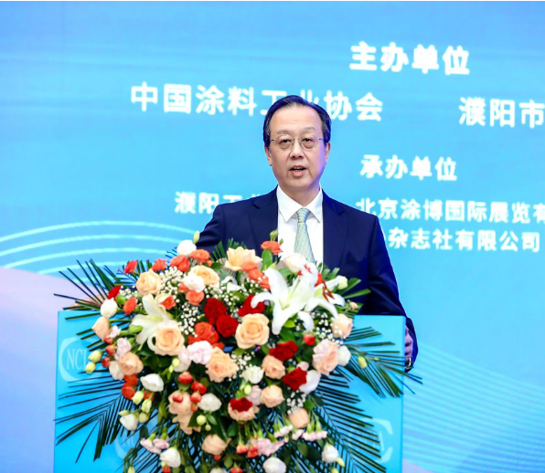由中國(guó)涂料工業(yè)協(xié)會(huì)和濮陽(yáng)市人民政府合作舉辦的“2023亞太國(guó)際涂料產(chǎn)業(yè)發(fā)展大會(huì)”于近日在河南省濮陽(yáng)市盛大召開(kāi)。會(huì)議的主題為“合作發(fā)展，共塑未來(lái)”，旨在推動(dòng)涂料行業(yè)朝著綠色可持續(xù)發(fā)展的方向邁進(jìn)，并探討涂料工業(yè)新材料和新技術(shù)的應(yīng)用與發(fā)展機(jī)遇。  大會(huì)期間，立邦投資有限公司副董事長(zhǎng)楊思成發(fā)表了主題為“用于科技創(chuàng)新 實(shí)踐低碳發(fā)展”的精彩演講。