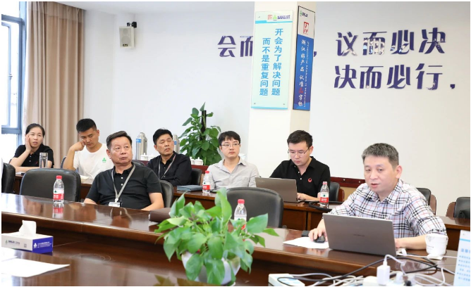 會議指出，必須繼續(xù)在基礎市場工作方面下功夫，維護客戶關系，積極參與市場，了解客戶需求，以卓越的服務推動銷售。同時，也強調了需要不斷構建適應自身特點的創(chuàng)新技術體系，增加核心工藝的研發(fā)力度，為客戶提供智能高效的三力士產品解決方案。