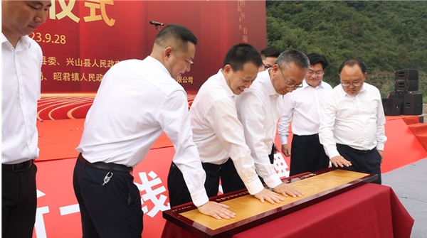 湖北以恒高新材料有限公司將積極追求數(shù)字化和智能化車間的建設，實現(xiàn)生產(chǎn)方式的現(xiàn)代化升級。數(shù)字化車間將能夠實時監(jiān)控生產(chǎn)數(shù)據(jù)，進行精準分析和生產(chǎn)參數(shù)的優(yōu)化，從而提高生產(chǎn)效率和經(jīng)營效益。智能化車間則將實現(xiàn)自動化生產(chǎn)流程，以提高產(chǎn)品質量。通過數(shù)字化和智能化車間的建設，以恒將跟隨時代的步伐，邁向更高效、更具競爭優(yōu)勢的生產(chǎn)模式，為公司創(chuàng)造更豐厚的收益。
