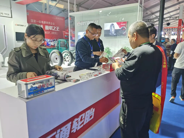 未來，正通輪胎表示將持續(xù)緊跟市場需求，迎合時代潮流，聚焦前瞻技術(shù)，致力于輪胎的研發(fā)和制造，以更高品質(zhì)的產(chǎn)品、更廣泛的渠道政策和更深度的終端互動，鞏固其在行業(yè)內(nèi)的地位，繼續(xù)引領(lǐng)輪胎產(chǎn)業(yè)的發(fā)展!