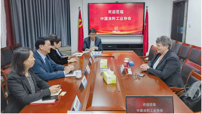 劉普軍會長強(qiáng)調(diào)，中國涂料工業(yè)協(xié)會與德國文森公司之間有多年的合作基礎(chǔ)，取得了卓有成效的成果。合作出版的《歐洲涂料雜志》(中文版)在行業(yè)內(nèi)反響良好，同時在低VOC涂料配方技術(shù)培訓(xùn)和歐洲涂料學(xué)院培訓(xùn)方面也取得了示范效應(yīng)。