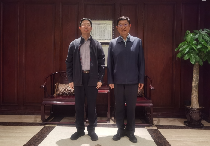 中國物流與采購聯(lián)合會(huì)副會(huì)長蔡進(jìn)于2023年10月23日訪問了雙錢輪胎集團(tuán)有限公司。在訪問期間，雙錢輪胎集團(tuán)有限公司的黨委書記兼董事長章萬友熱情接待了蔡進(jìn)一行，展開了深入的交流。中國物流與采購聯(lián)合會(huì)會(huì)長助理馬增榮陪同。