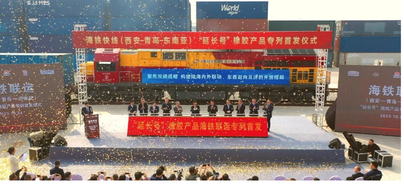 這次“延長號”海鐵聯(lián)運專列的首發(fā)，得益于延長石油依托西安國際港務(wù)區(qū)平臺，充分發(fā)揮中遠(yuǎn)海運物流優(yōu)勢，進(jìn)一步延伸企業(yè)服務(wù)鏈條，提升客戶體驗，以此擴大“一帶一路”沿線業(yè)務(wù)規(guī)模的具體實踐。