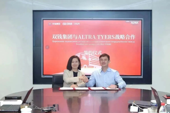 為拓寬市場輻射范圍，日前，雙錢輪胎集團有限公司與ALTRA TYRES公司舉行戰(zhàn)略合作簽約儀式。該合作將深化雙錢在哈薩克斯坦地區(qū)TBR(卡客車輪胎)、PCR(乘用車輪胎)、OTR(工程機械輪胎)全系列輪胎的銷售，同時包括海外倉儲等項目，為雙錢公司開拓中亞市場帶來新機遇。