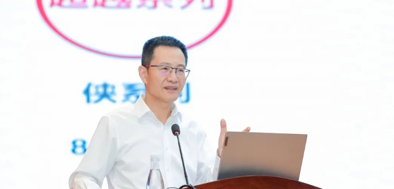 來(lái)自全國(guó)70多家最強(qiáng)新銳門店的代表齊聚中策橡膠總部，共同參與“正向銷售”交流活動(dòng)，探討如何實(shí)現(xiàn)高質(zhì)量發(fā)展的目標(biāo)。中策橡膠集團(tuán)高級(jí)副總經(jīng)理葛國(guó)榮在會(huì)上發(fā)表主題講話，他首先對(duì)充滿活力的新銳伙伴們表示了熱烈歡迎。