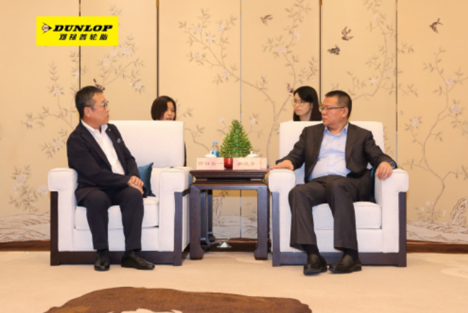 今年以來(lái)，住友橡膠中國(guó)的母公司，住友橡膠工業(yè)株式會(huì)社的高層頻繁訪華。10月，住友橡膠總部重量級(jí)領(lǐng)導(dǎo)代表董事、專(zhuān)務(wù)執(zhí)行董事西口豪一，前往常熟進(jìn)行為期三天的工作考察?？疾炱陂g，蘇州市委常委兼副市長(zhǎng)唐曉東精心安排了接待和交流活動(dòng)，與西口豪一一同出席的還有常熟市委書(shū)記周勤第和常熟市委副書(shū)記兼市長(zhǎng)秦猛。