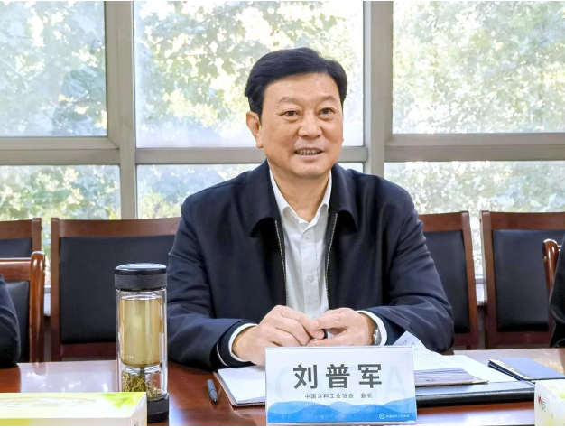 中國涂料工業(yè)協(xié)會會長劉普軍在北京會見了江西省涂料行業(yè)協(xié)會會長潘白日一行。雙方就如何促進江西省涂料行業(yè)的發(fā)展以及未來中國涂料工業(yè)協(xié)會與地方涂協(xié)的合作等問題展開了深入交流。