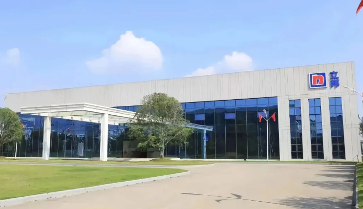 近日，工業(yè)和信息化部公布了2023年度智能制造示范工廠揭榜單位和優(yōu)秀場(chǎng)景名單，立邦涂料(湖北)有限公司成功入圍2023年度智能制造優(yōu)秀場(chǎng)景。