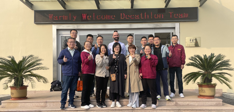 此次迪卡儂團(tuán)隊(duì)的訪問不僅增強(qiáng)了雙方的合作黏性，打通了信息壁壘，更讓大家深刻感受到了ONE TEAM ONE DREAM的凝聚力。Antoine先生表示將與千里行緊密合作，進(jìn)行更多開創(chuàng)性的合作，攜手實(shí)現(xiàn)雙方的高質(zhì)量發(fā)展。