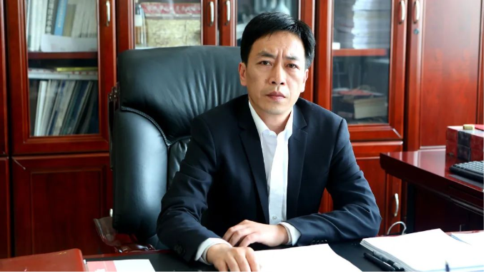 這些殊榮的取得，旨在充分肯定竇勇的領(lǐng)導(dǎo)才能以及大業(yè)股份在研發(fā)、產(chǎn)品創(chuàng)新和知識產(chǎn)權(quán)方面的卓越工作。據(jù)悉，竇勇一直致力于推動企業(yè)走向“科技興企”的道路，并持續(xù)加大科研投入和技術(shù)開發(fā)力度。