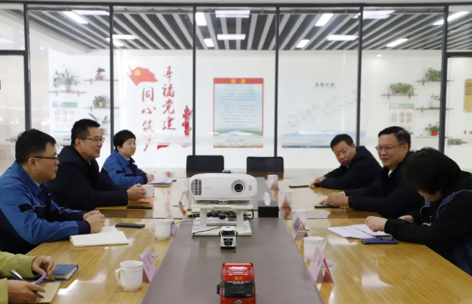 日前，山東省濰坊市昌樂縣委常委、辦公室主任范新利范新利一行到美晨工業(yè)集團，就企業(yè)安全生產(chǎn)工作展開調(diào)研。高新片區(qū)黨委書記孟慶忠、美晨董事長王永剛陪同出席。